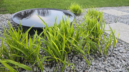 Misa wodna wykonana ze stali w kolorze antracytowym. Średnica 80 cm